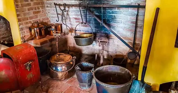 Original hearth and wood-fired oven at Evergreen Plantation.