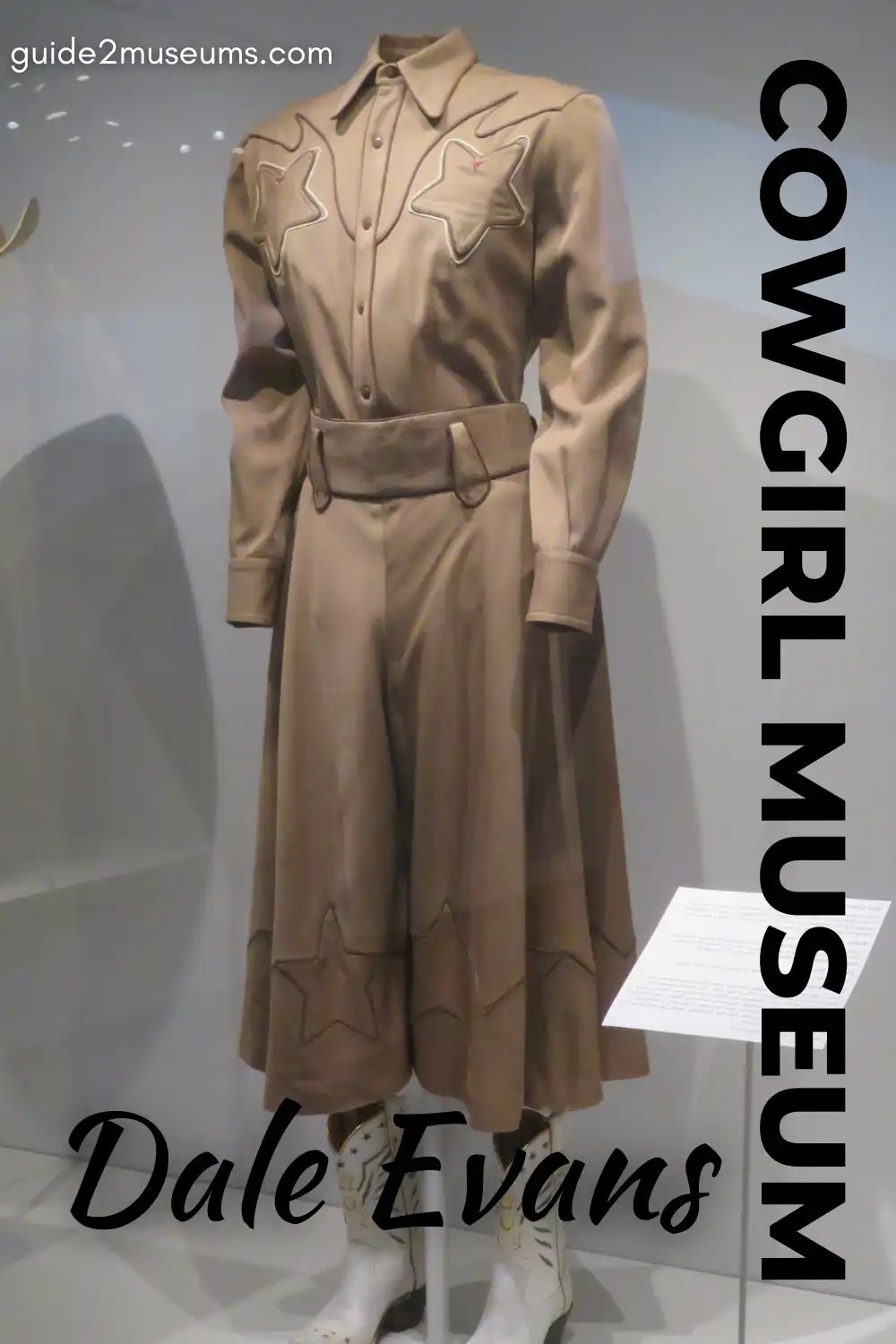 Split skirt and matching western shirt worn by Dale Evans in the 1950s tv hit, the Roy Rodgers Show | #museums #Texas #cowgirls #halloffame #tvshows #westerns