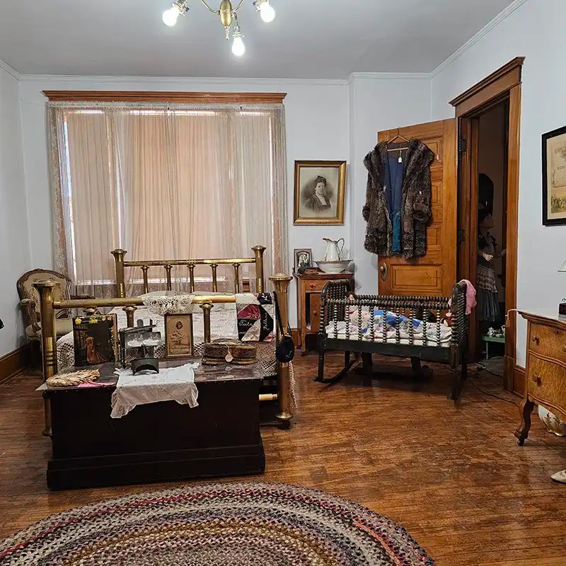 SEcond floor bedroom