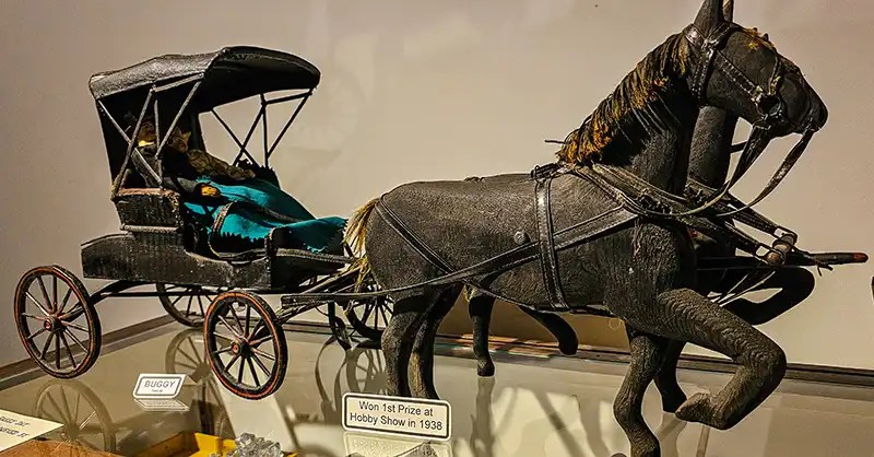 Horse and buggy carving that won first prize in a hobby show in 1938.