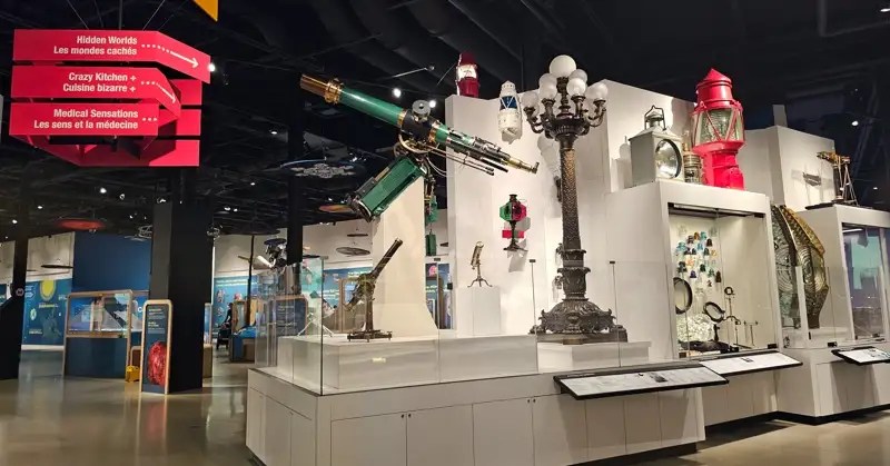 Display and navigation in the Canada Science and Technology Museum.